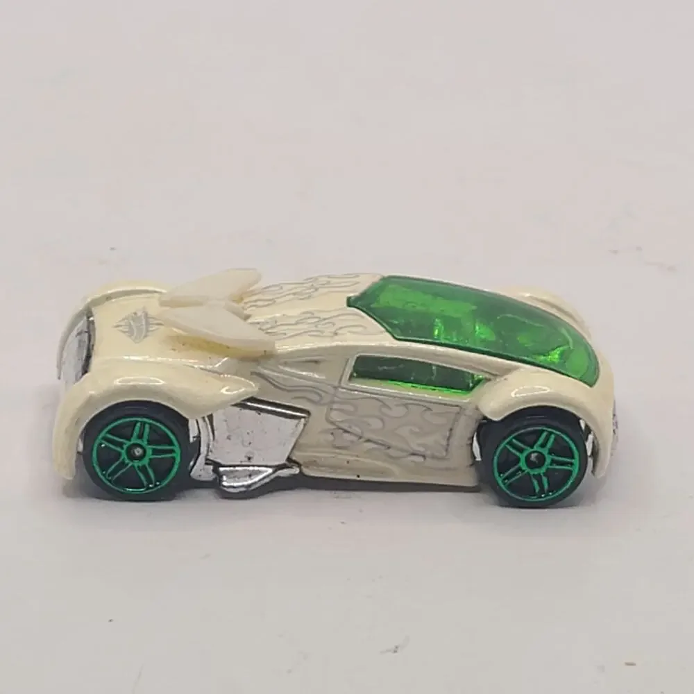 Hot Wheels Phantom Racer Car 2004 White Green Windshield Windows 1:64 Loose
